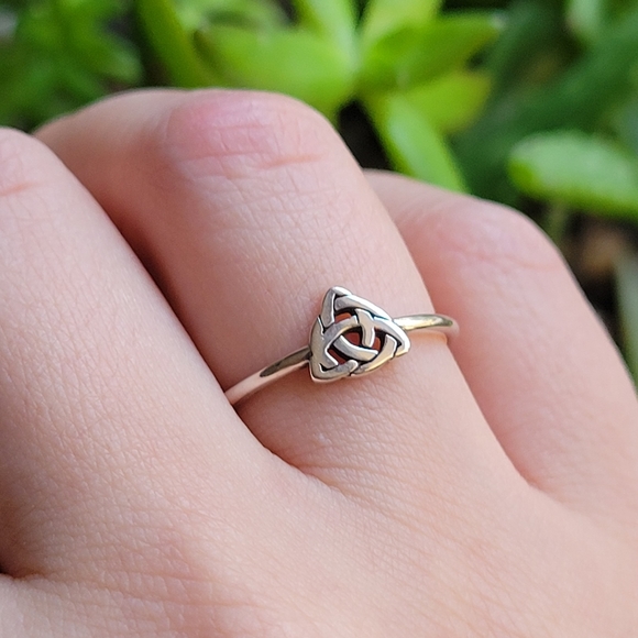 New Solid 925 Sterling Silver Celtic Triangle Ring - Picture 11 of 14